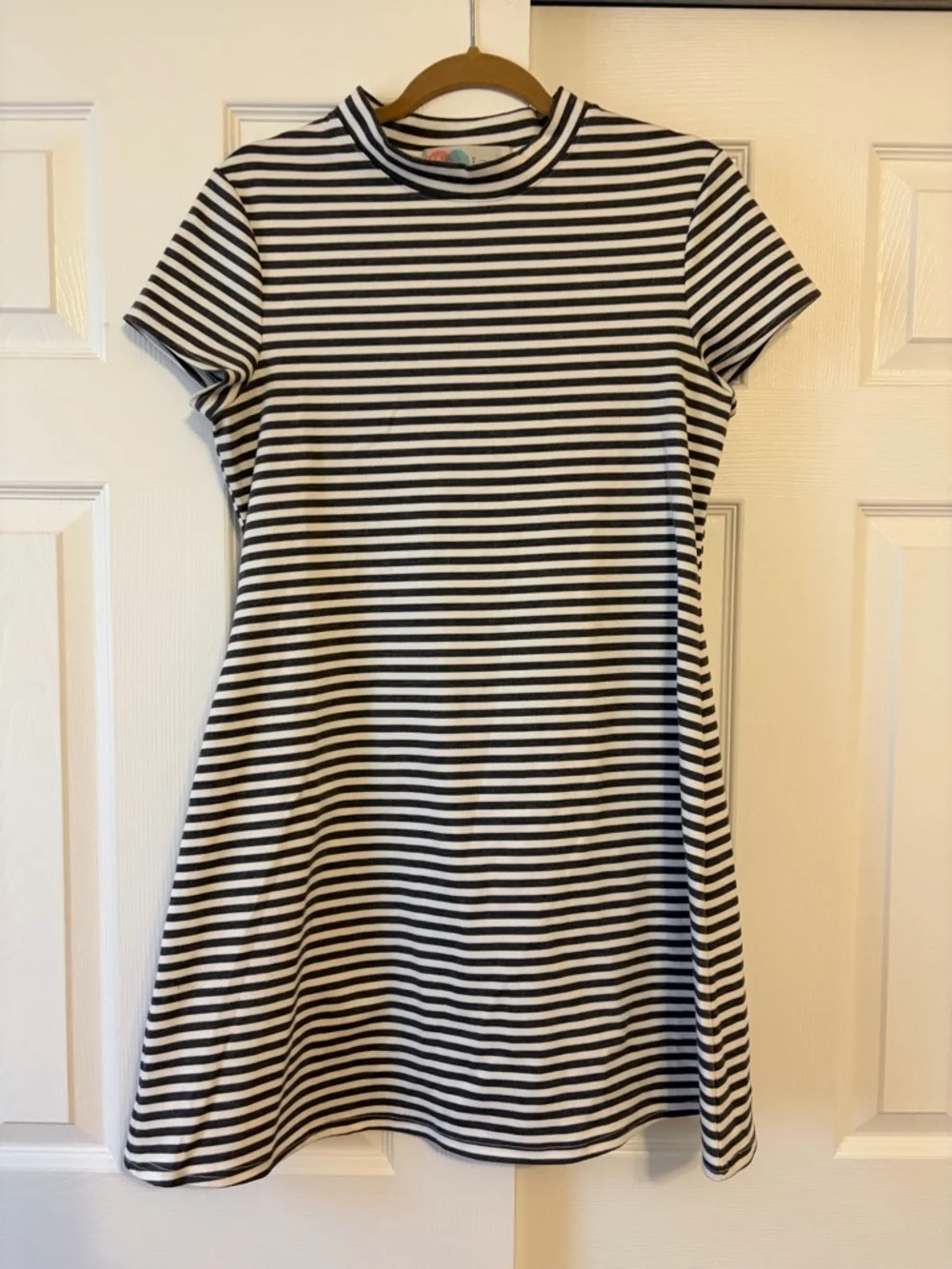 Free people beach large Striped gray & White Short Sleeve Dress - Picture 1 of 4